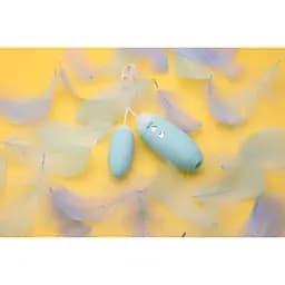 Вакуумний стимулятор з віброяйцем 2-в-1 KisToy Miss VV Cyan - мініатюра 10