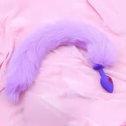 Силіконова анальна пробка з пухнастим хвостом лисиці та принтом лапки 2,8 см Бузкова