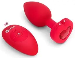 Анальна пробка з вібрацією та панеллю управління B-Vibe Vibrating Heart Plug M/L Red