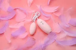 Вакуумний стимулятор з віброяйцем 2-в-1 KisToy Miss VV Pink KisToy SO3761 90360 - мініатюра 2