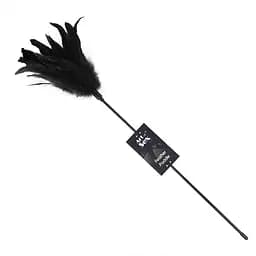 Щекоталка черная Art of Sex - Feather Paddle, перо молодого петуха