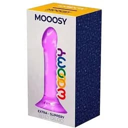 Ділдо Wooomy Mooosy, з присоскою, сумісний з трусиками для страпону, довжина 18 см, діаметр 4,5 см