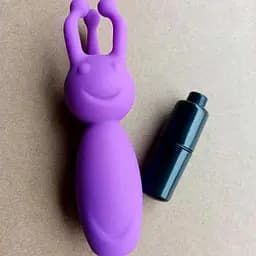 Вібратор з додатковими вусиками та посмішкою Фіолетовий K0128-4