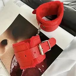 Наручники с мехом БДСМ
